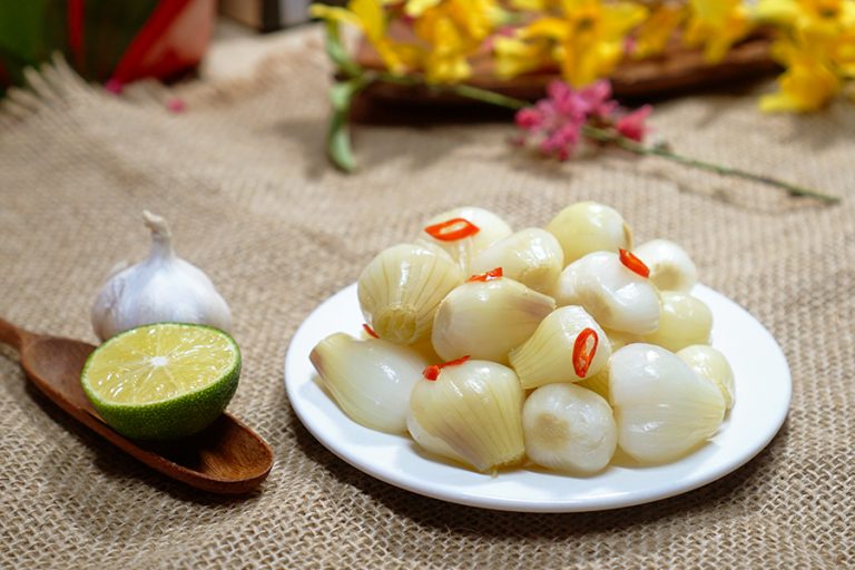 Cách muối hành ngon nhất, ăn chống ngấy ngày Tết